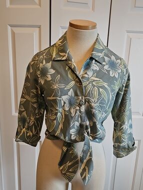 Tommy Bahama Womens Crop 100% Silk Floral Tie-Front Top. Small